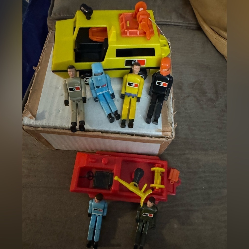 VTG 1973 MATCHBOX Mobile Action Command Rescue Set